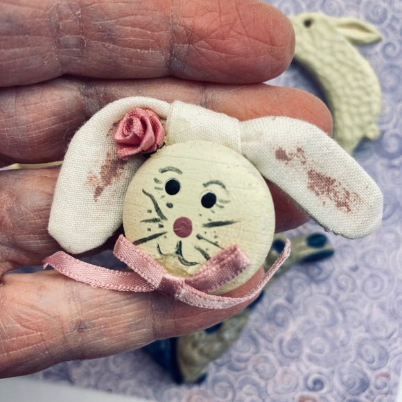 Easter Bunny Brooch Bundle Of 7 Kitschy Rhinestone Vintage Ceramic Hallmark Lot - Picture 11 of 11